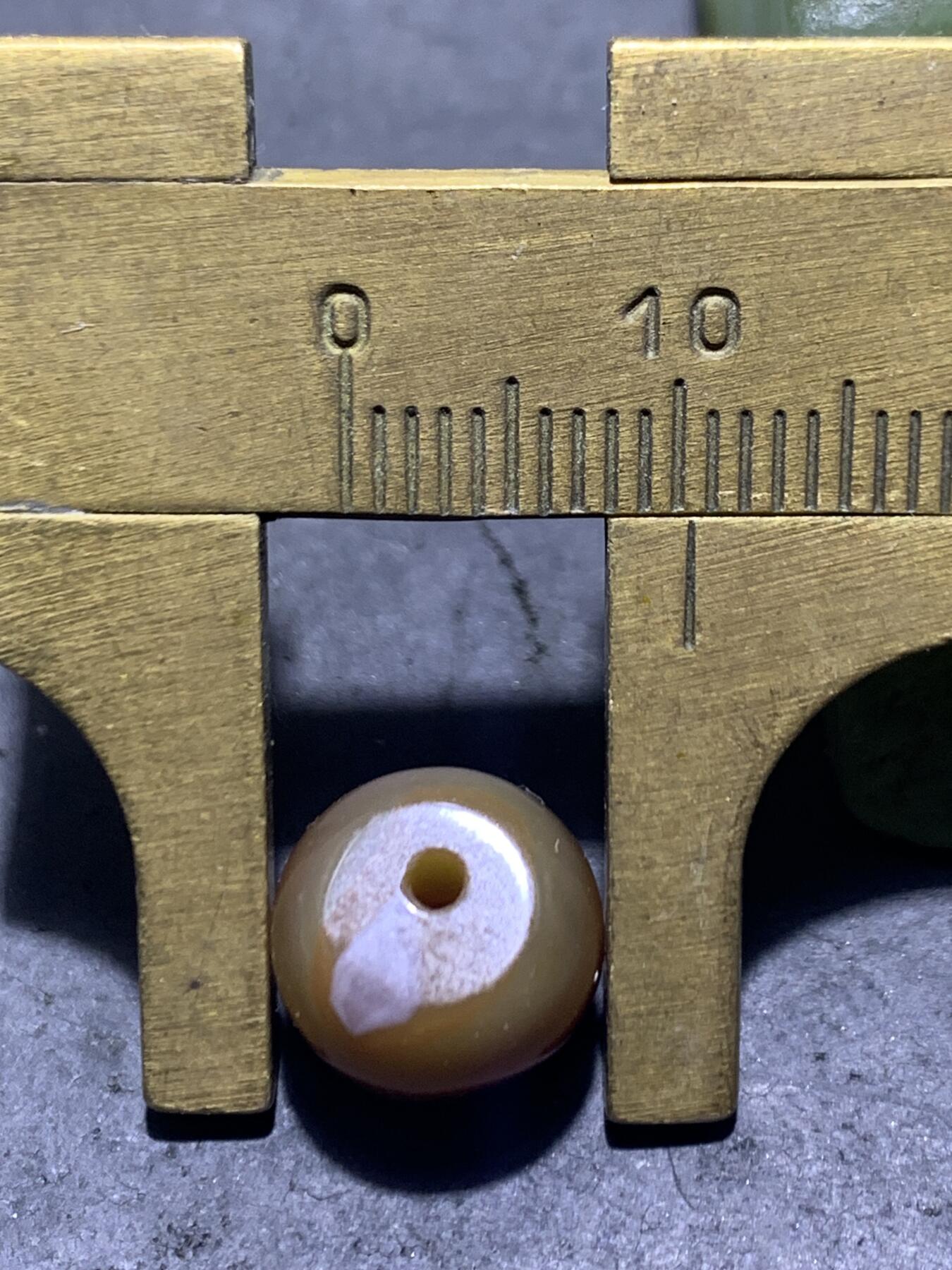 冻料战国红玛瑙老形通货桶珠一个，