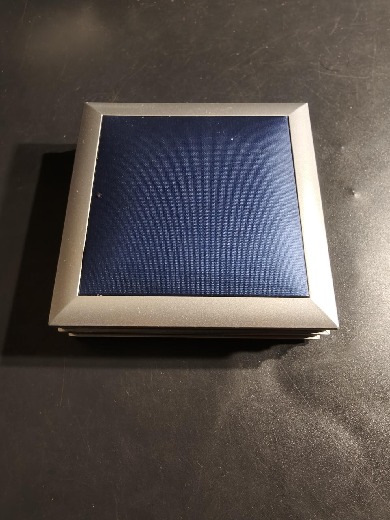 老王徽章第152期 法国巴黎银行业联合会银章    带盒子     直径36mm.    重量22.5g