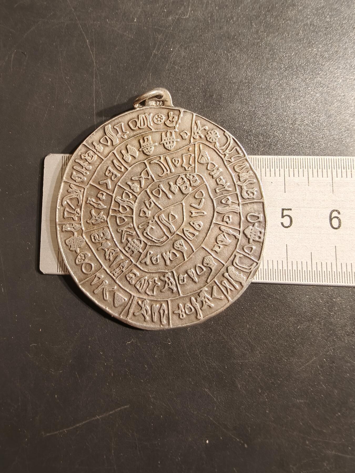 老王徽章第152期 古希腊米诺斯文明斐斯托圆盘纪念银章    925银     直径46mm.   重量19.7g