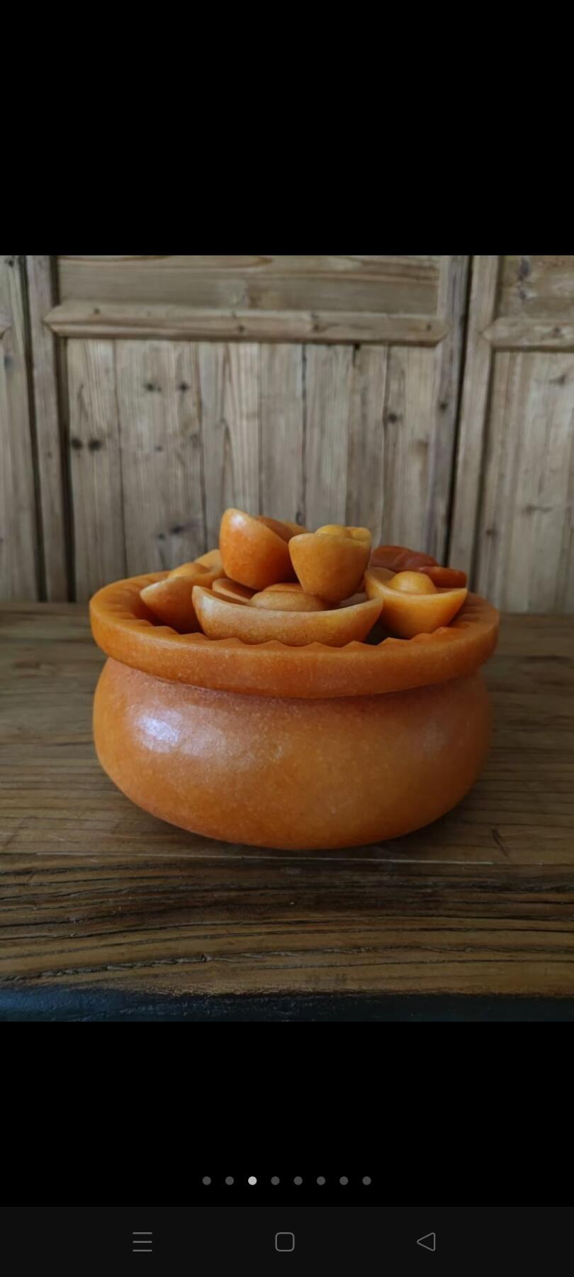 黄龙玉石聚宝盆，颜色鲜艳夺目，玉质细腻通透，居家必备品