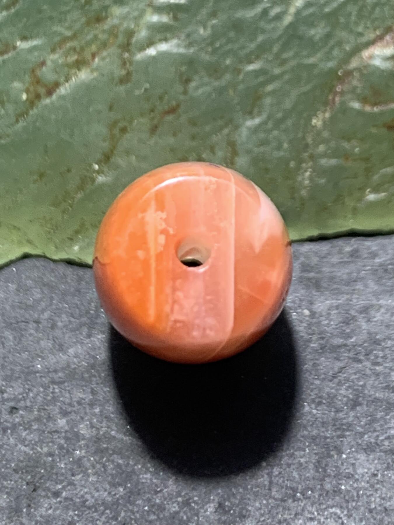 川料红白南红玛瑙桶珠一颗！