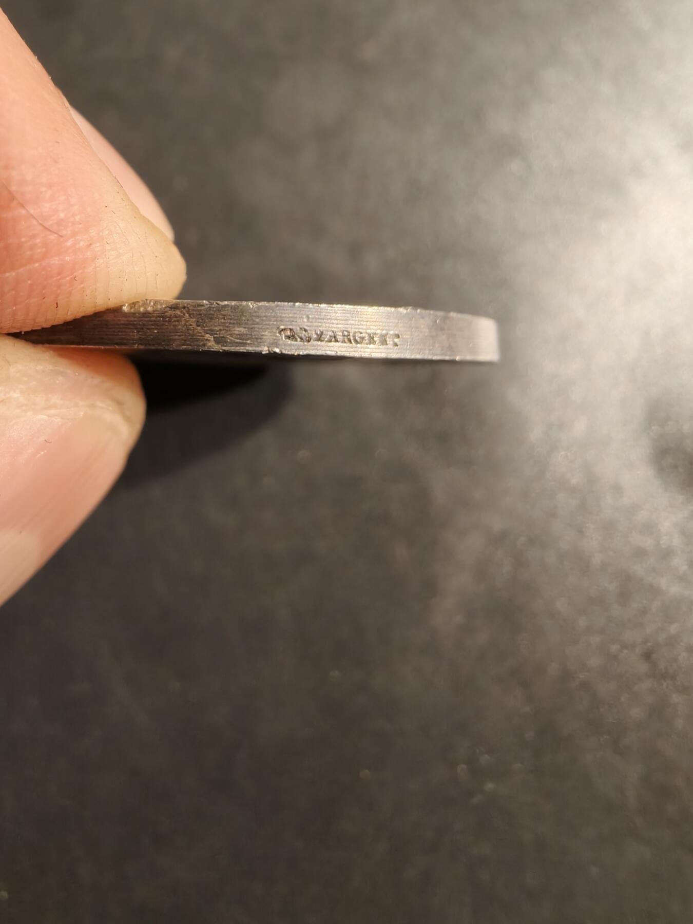 老王徽章第152期 法国巴黎银行业联合会银章    带盒子     直径36mm.    重量22.5g