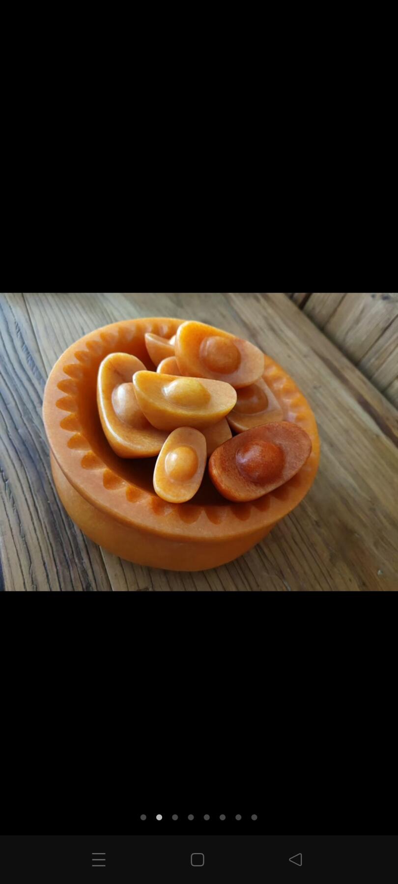 黄龙玉石聚宝盆，颜色鲜艳夺目，玉质细腻通透，居家必备品