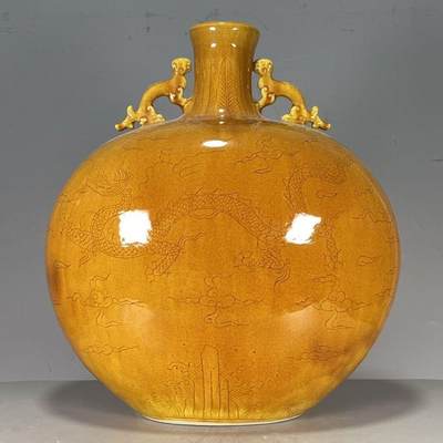 精品老瓷器专场 - 单色釉黄釉抱月瓶