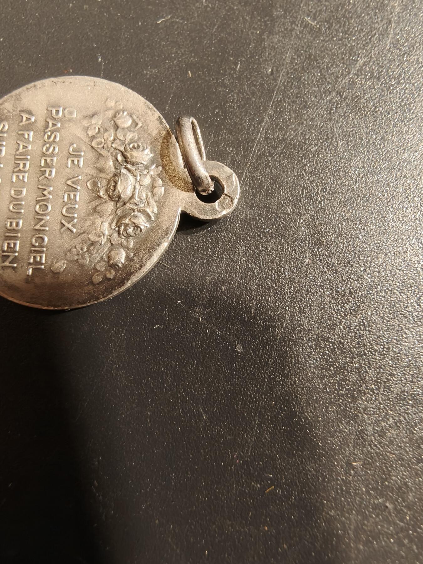 老王徽章第152期 法国天主教会纪念章     银质2.8g