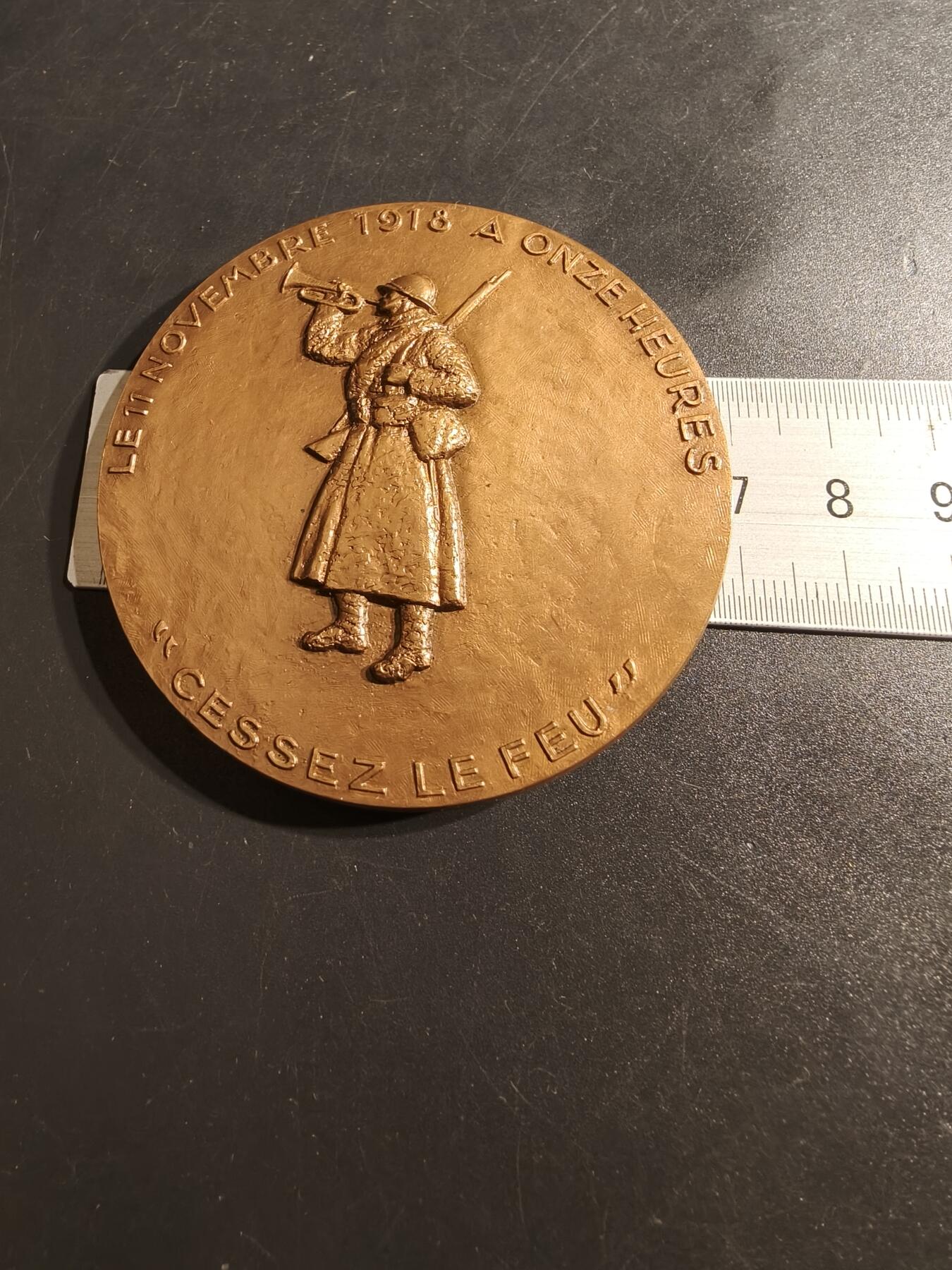 老王徽章第152期 法国一战50周年大铜章   原盒     自直径68mm.   重量170.2g