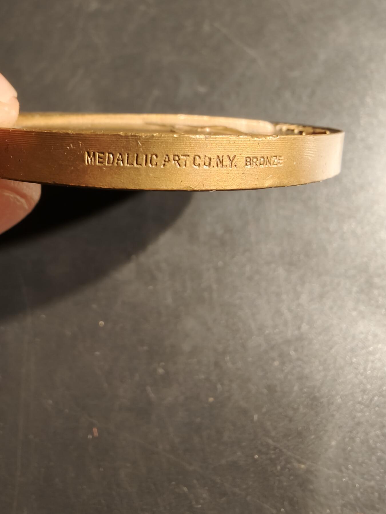 老王徽章第152期 美国自然历史博物馆百年大铜章    直径63mm.   重量113.8g