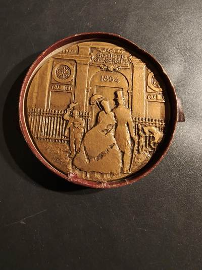 老王徽章第152期 - 法国兴业银行百年大铜章     原盒     直径68mm.    重量177.2g