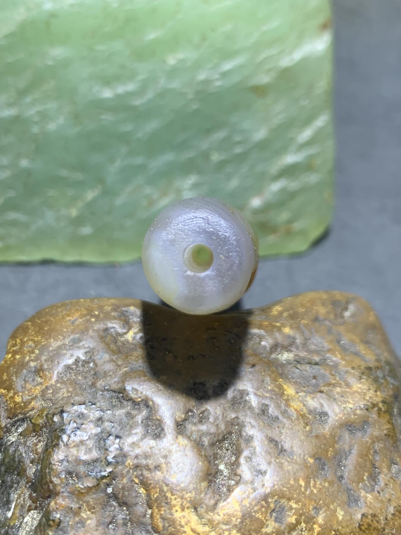 精美亚光高玉化巴西玛瑙手工俏色巧雕如来佛祖桶珠一个！