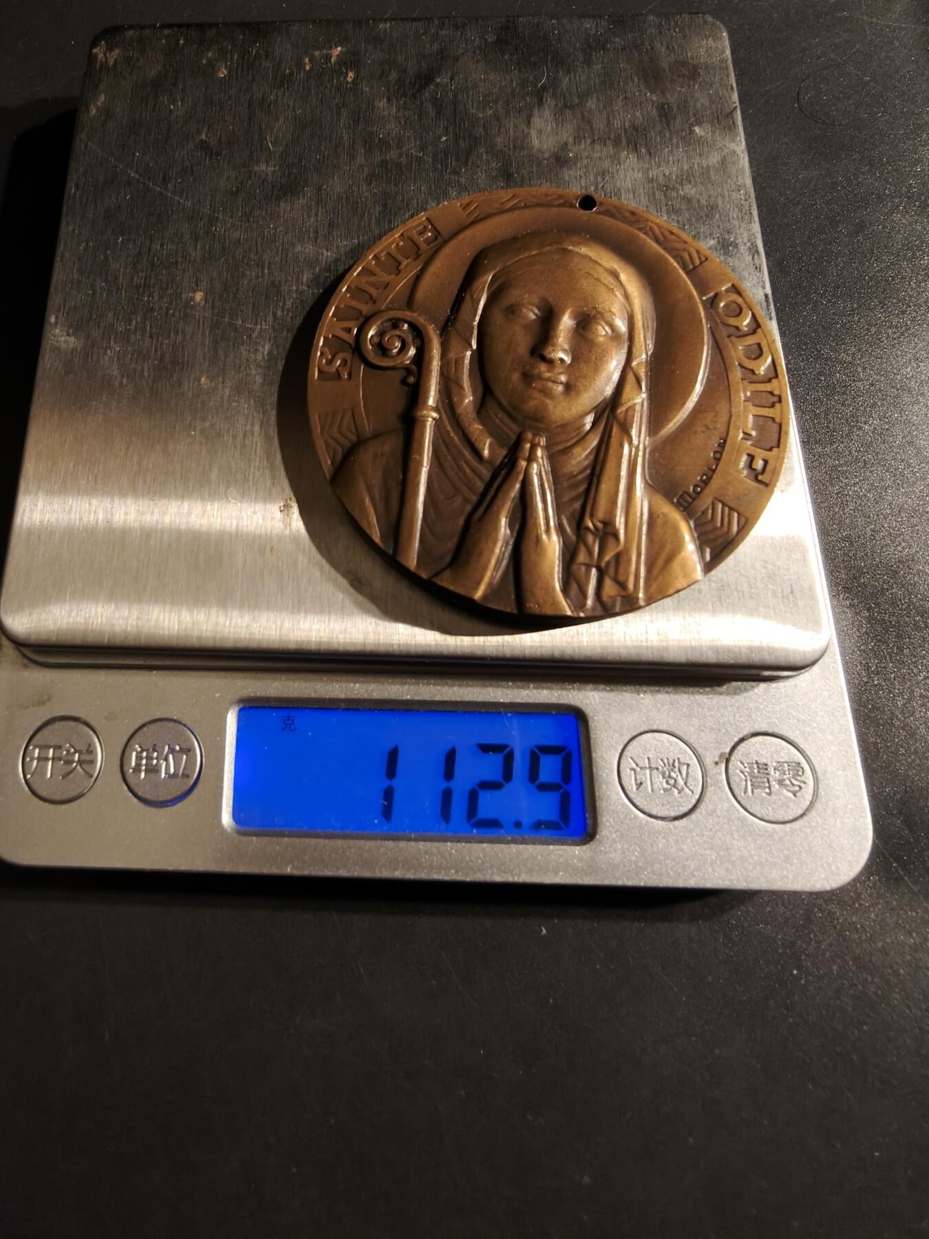 老王徽章第152期 法国天主教会圣奥迪尔大铜章    名家Morlon作品    直径58mm.   重量112.9g