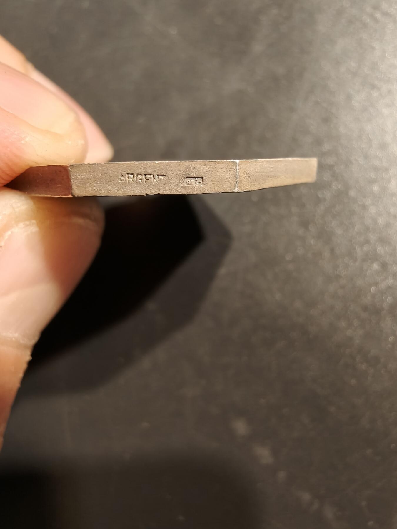 老王徽章第152期 法国马球协会八角银章     950银     直径27mm.    重量12.2g