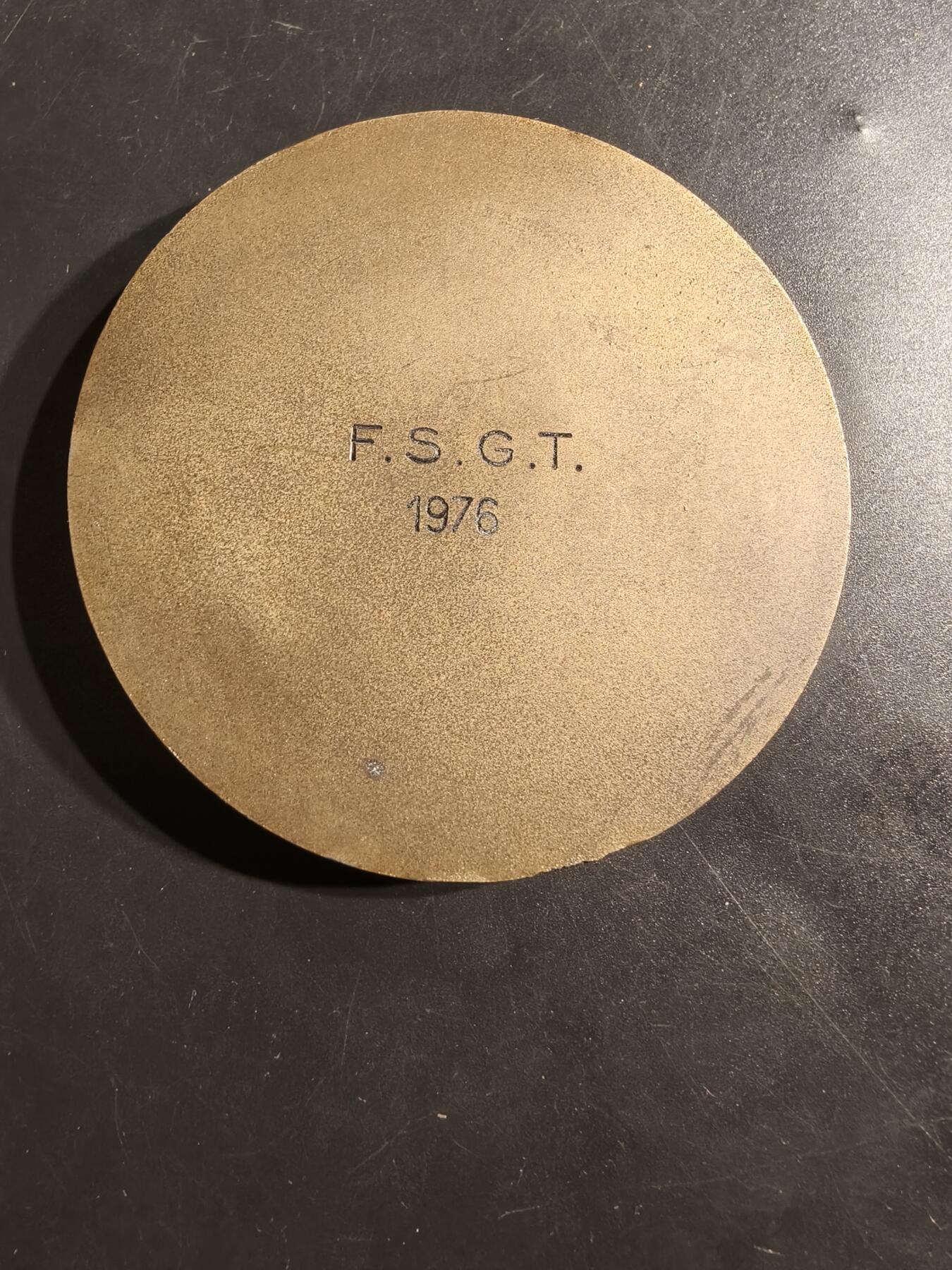 老王徽章第152期 法国女性大铜章     原盒    盒子内部有损     直径80mm.   重量201.2g