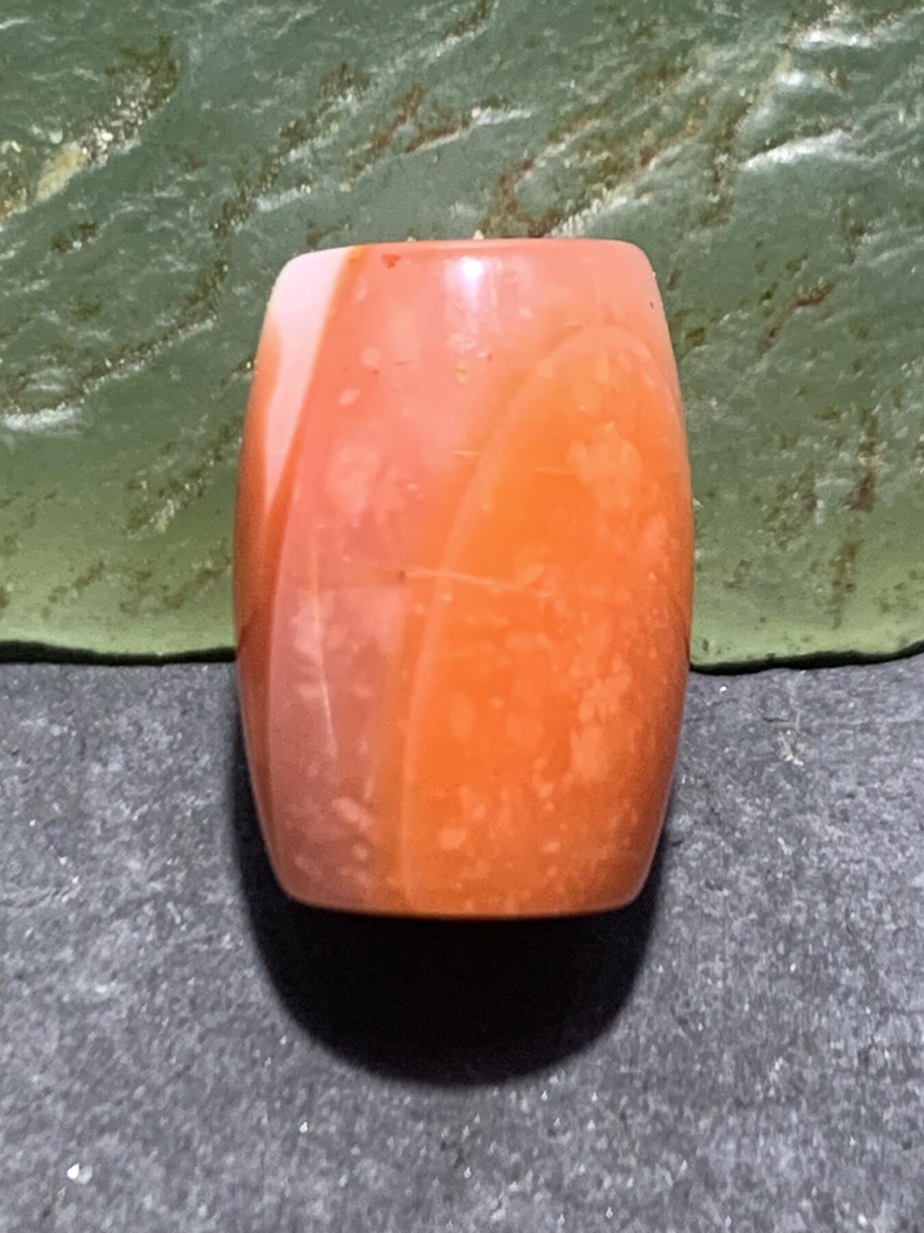 川料红白南红玛瑙桶珠一颗！