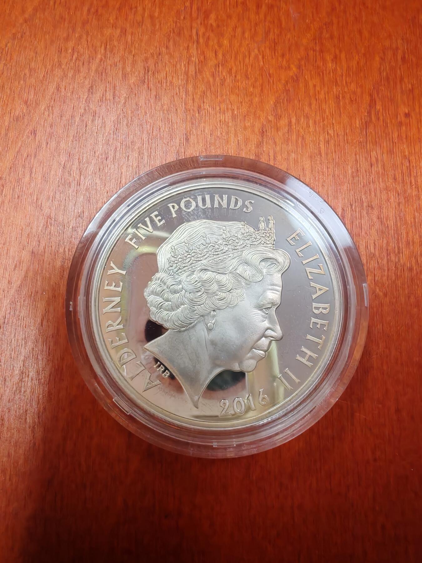 长老汇蛇年精选第五十三场拍卖 2016奥尔德尼阵亡将士纪念日5英镑彩色加厚精制币，盒证全，1000枚，市场价2000元