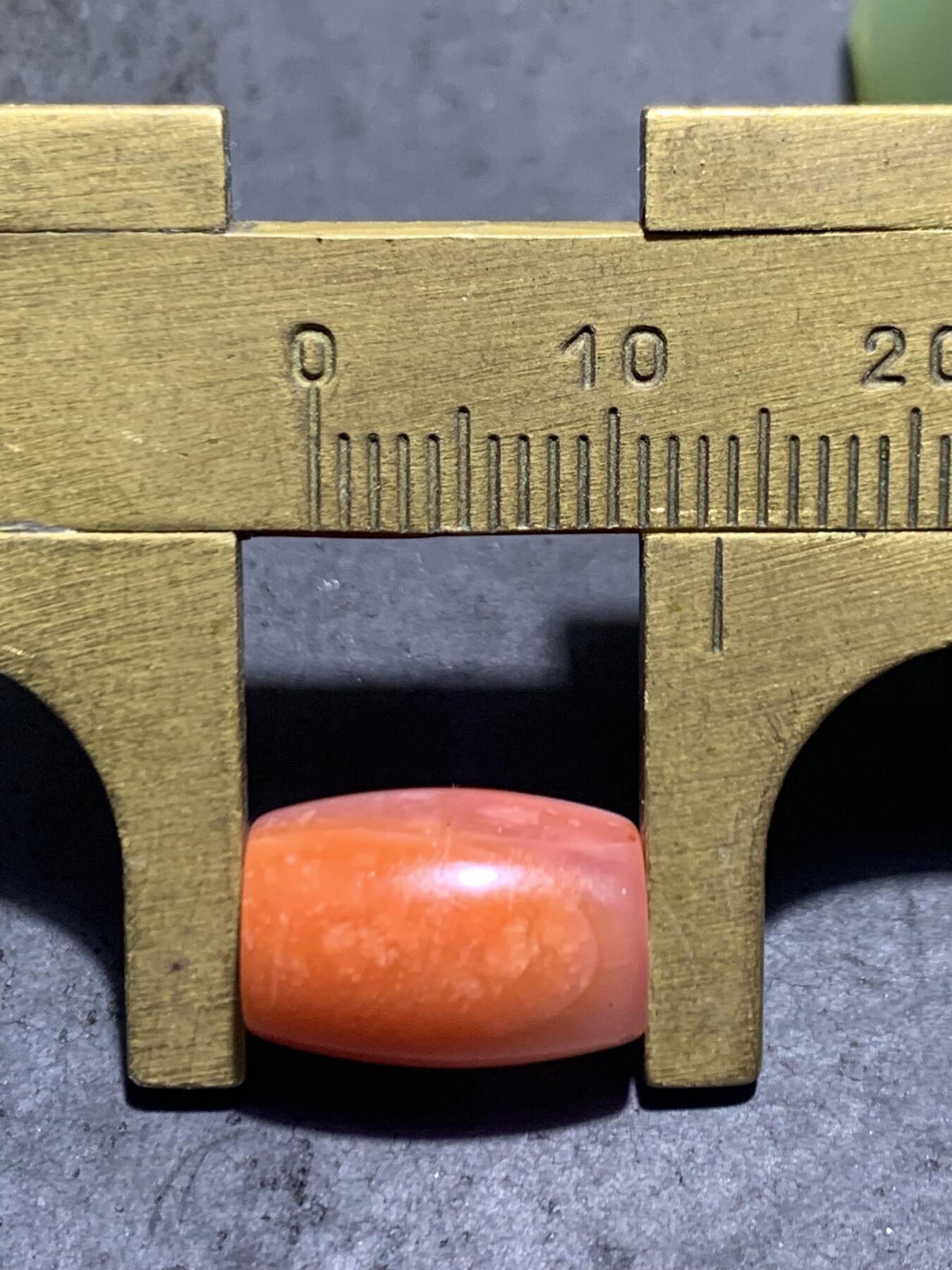 川料红白南红玛瑙桶珠一颗！