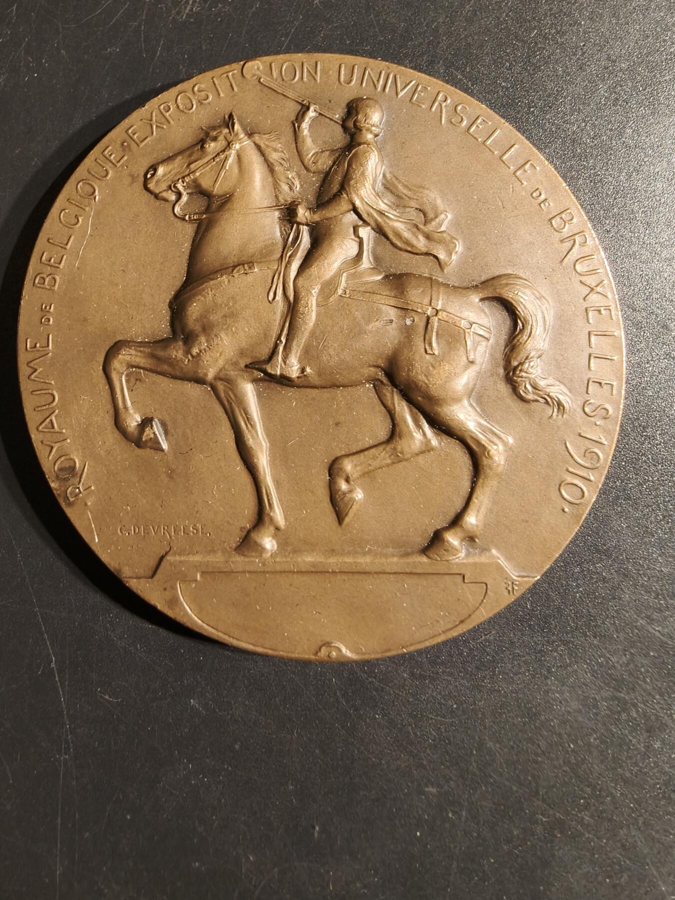 老王徽章第152期 比利时1910布鲁塞尔世博会大铜章    比利时名品     直径72mm   重量127.7g