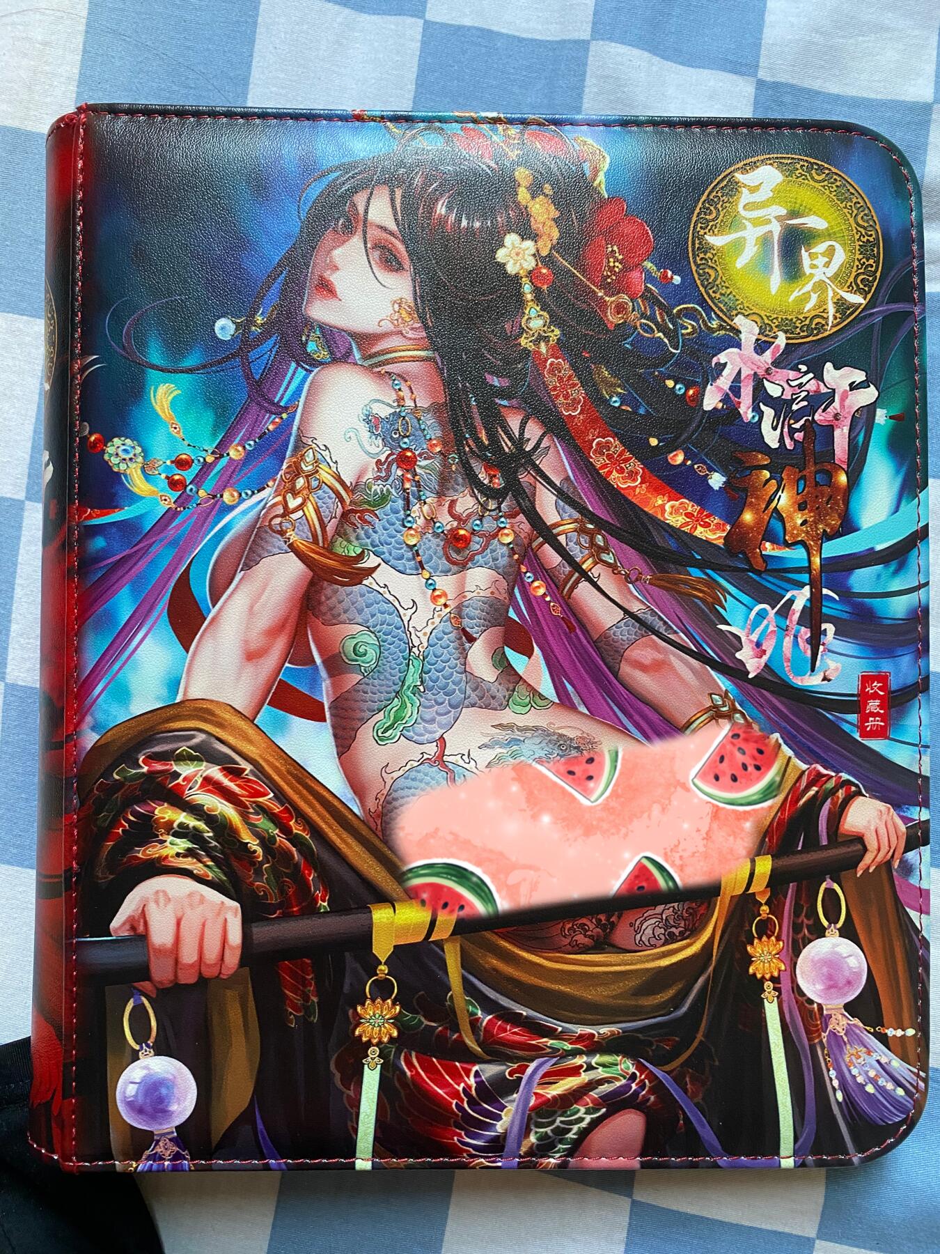 花开卡拍第40期（9月28号周日截拍，品控勿拍!!!拍品不寄存，运费5元，自制卡难免瑕疵，可能存在轻微撞角爆边等出厂瑕疵，品控介意勿拍！） 卡玩帕克 水浒姬 官方卡册 带原卡页 轻微使用痕迹 有一处脱线