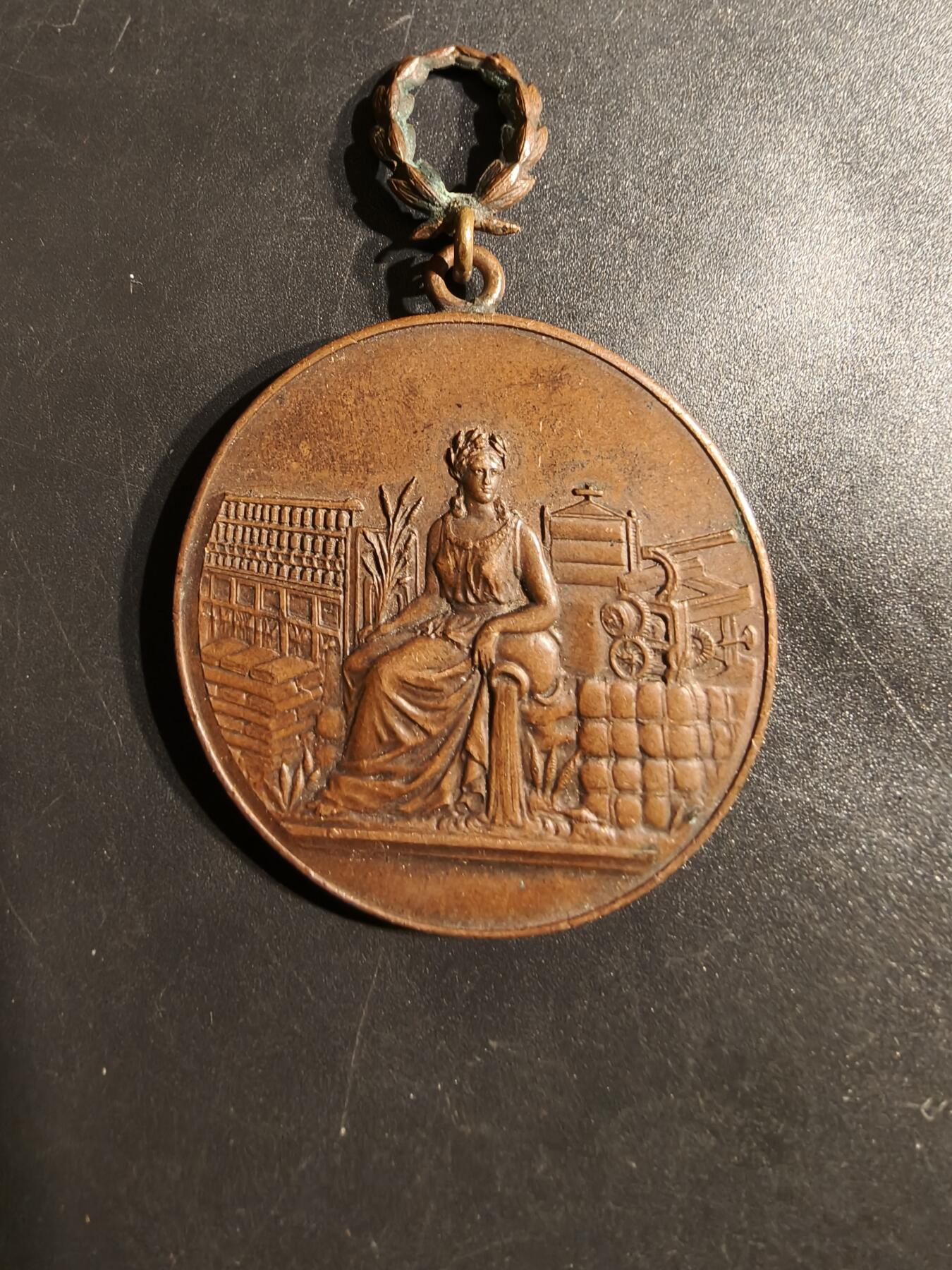老王徽章第152期 法国圣雷米叙阿夫尔工厂落成大尺寸奖章     直径36mm.   重量20g