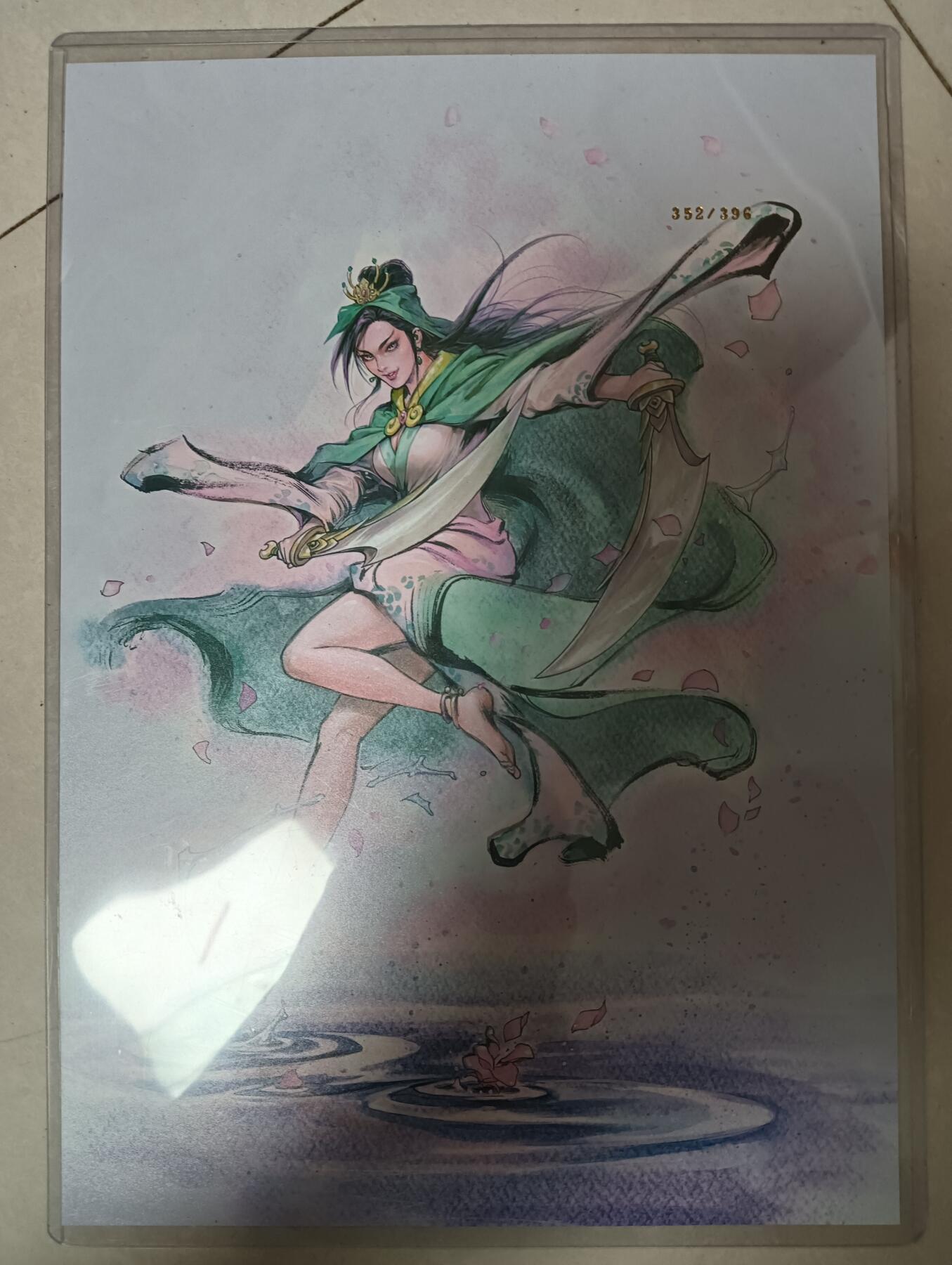 花开卡拍第40期（9月28号周日截拍，品控勿拍!!!拍品不寄存，运费5元，自制卡难免瑕疵，可能存在轻微撞角爆边等出厂瑕疵，品控介意勿拍！） 1、百里 夏伟义港漫水浒 扈三娘A4粗闪限编