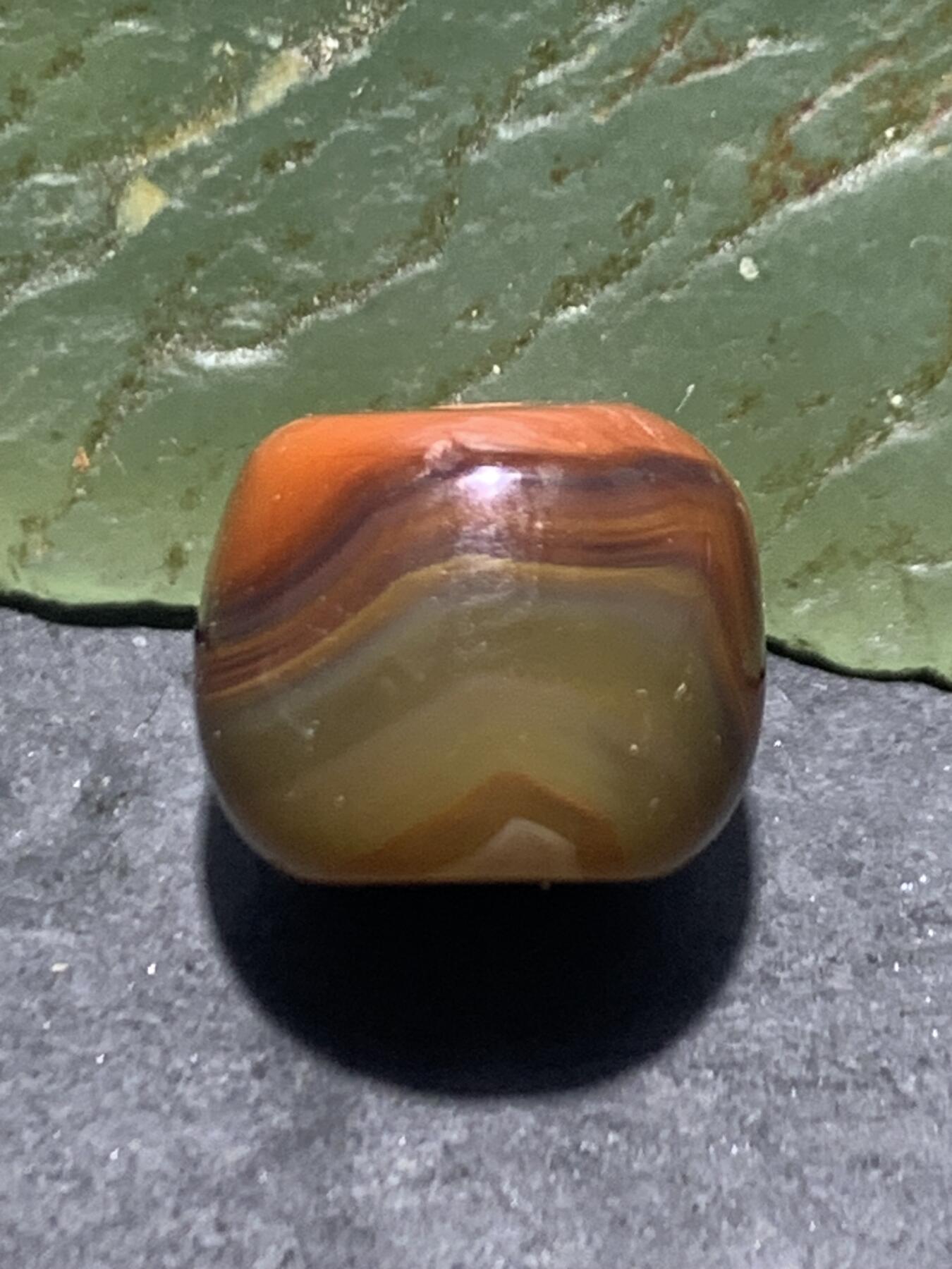 冻料战国红玛瑙老形通货桶珠一个，