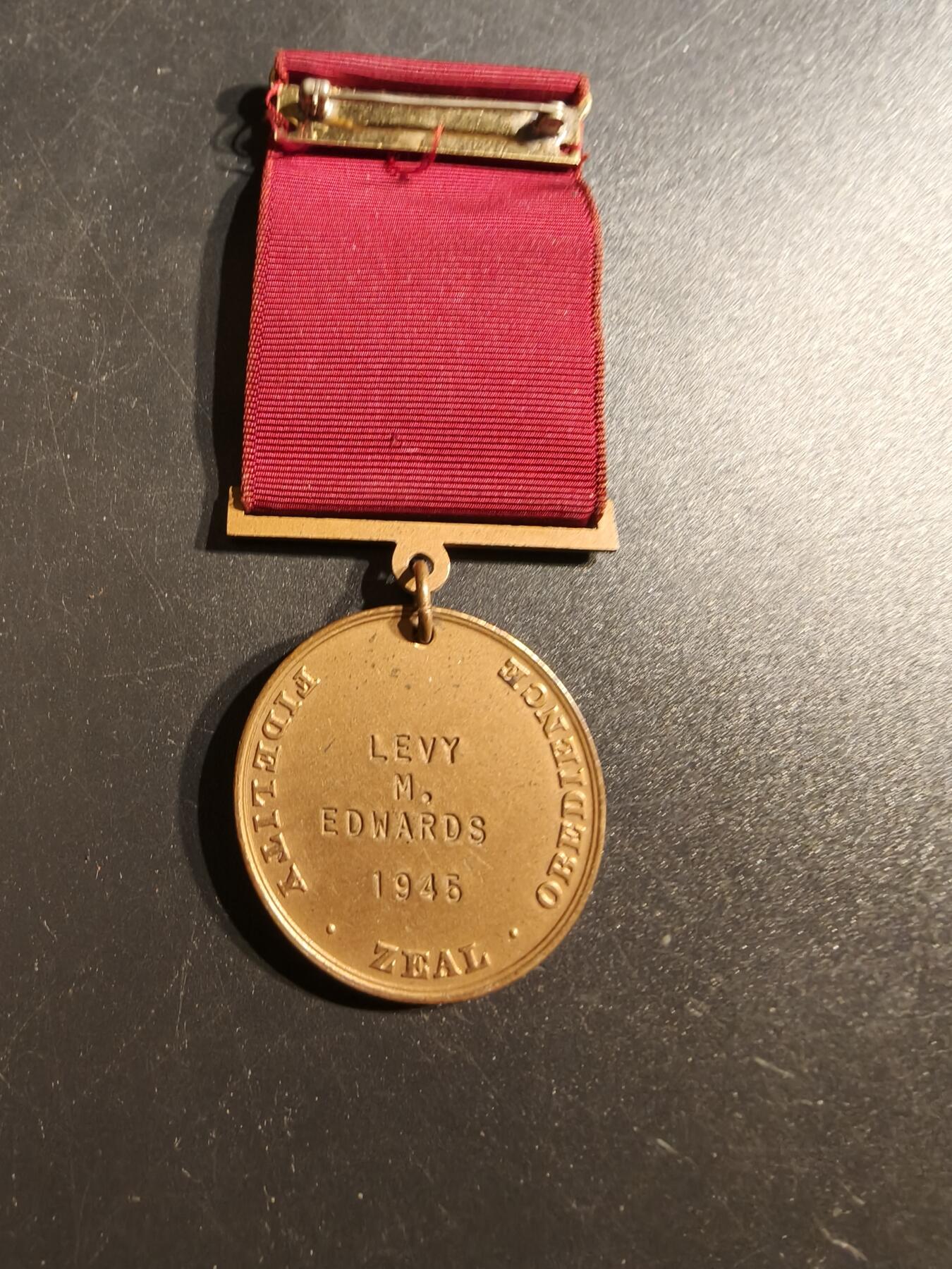 老王徽章第152期 美国海军品德优良奖章     1945年刻名实发