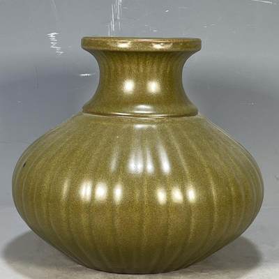 精品老瓷器专场 - 茶叶末釉瓜棱大肚瓶