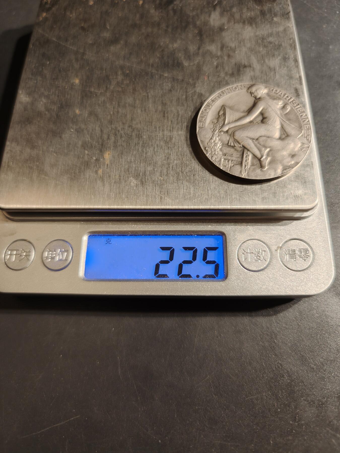 老王徽章第152期 法国巴黎银行业联合会银章    带盒子     直径36mm.    重量22.5g