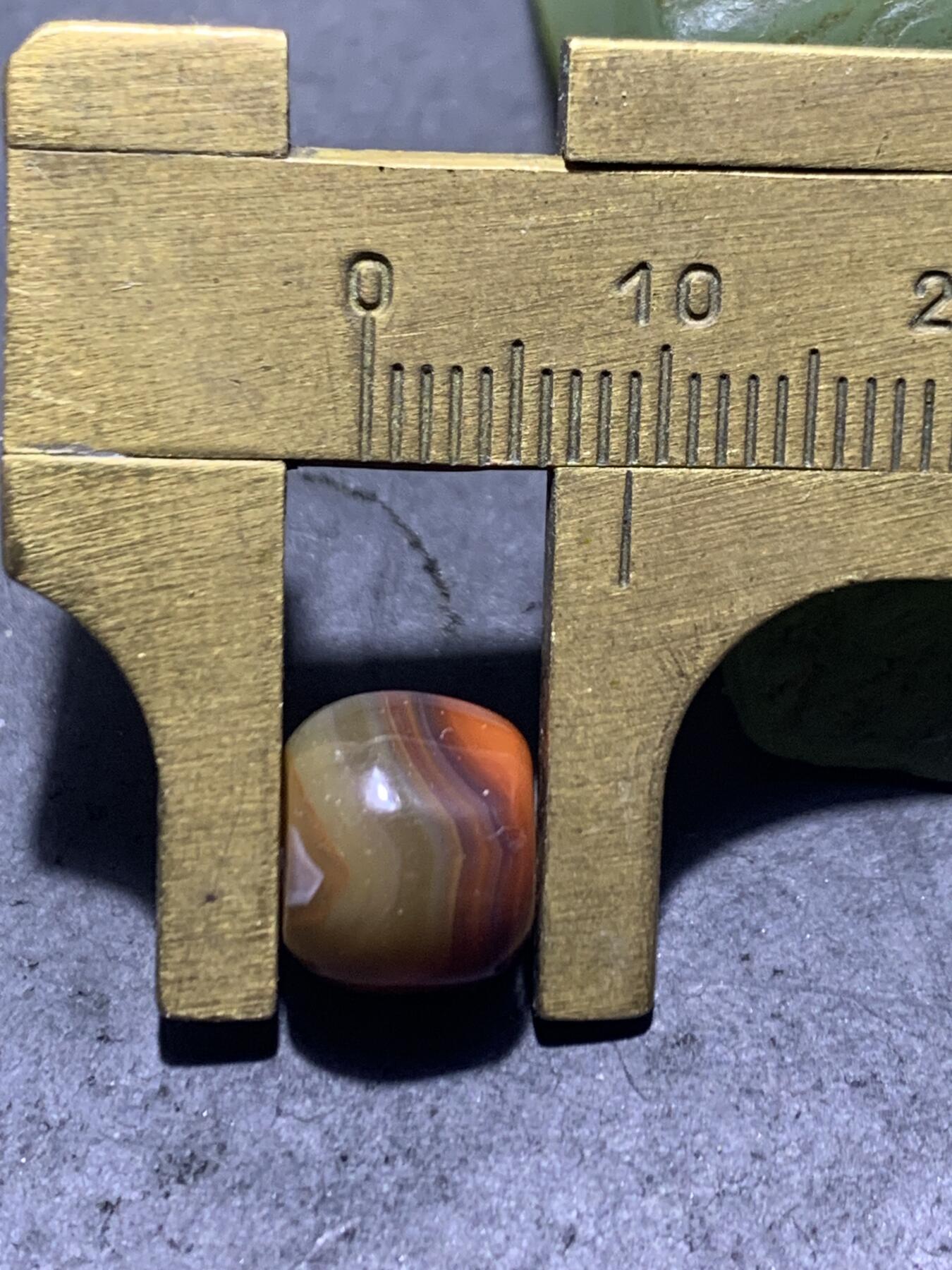 冻料战国红玛瑙老形通货桶珠一个，