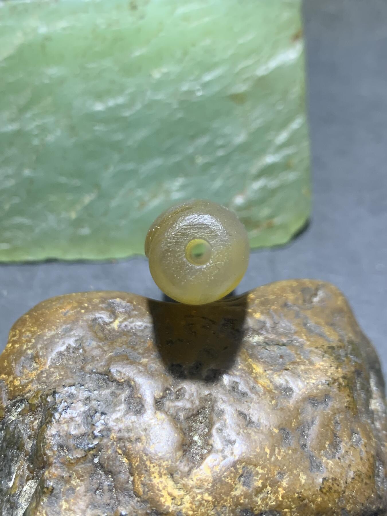 精美亚光高玉化巴西玛瑙手工俏色巧雕如来佛祖桶珠一个！