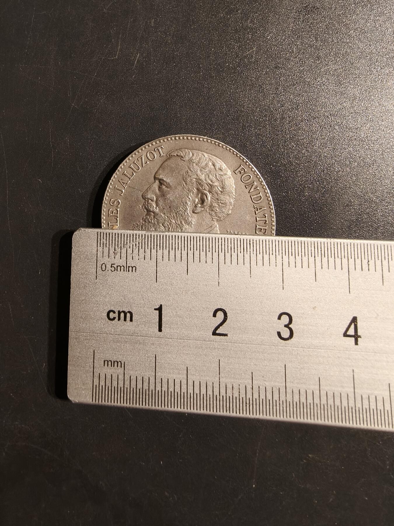 老王徽章第152期 法国巴黎春天百货成立25周年纪念章     直径30mm.    重量10.5g