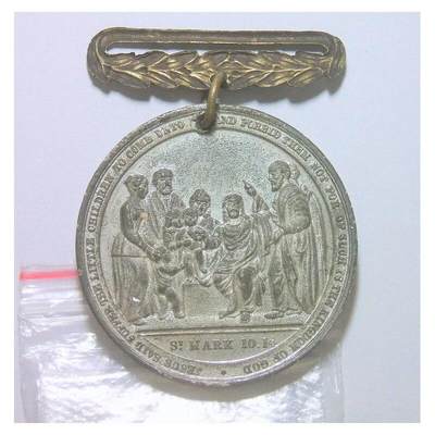 【旋风钱币】10月4日19:00准时开拍 精美欧洲币章 第三帝国货币等 全场包邮！ 英国1880年教育家雷克斯高浮雕精制大合金章 带铭牌 43MM