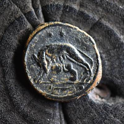 【良泉】第40期【直播场】10月16日晚19.30点开拍！225组（本场结束后外出旅游。之前预存钱币的朋友请告知，将连同本场拍品一起邮寄）  - 公元330-340年【古罗马】君士坦丁大帝“母狼育婴”铜币，君士坦丁堡迁都纪念，2.53克
