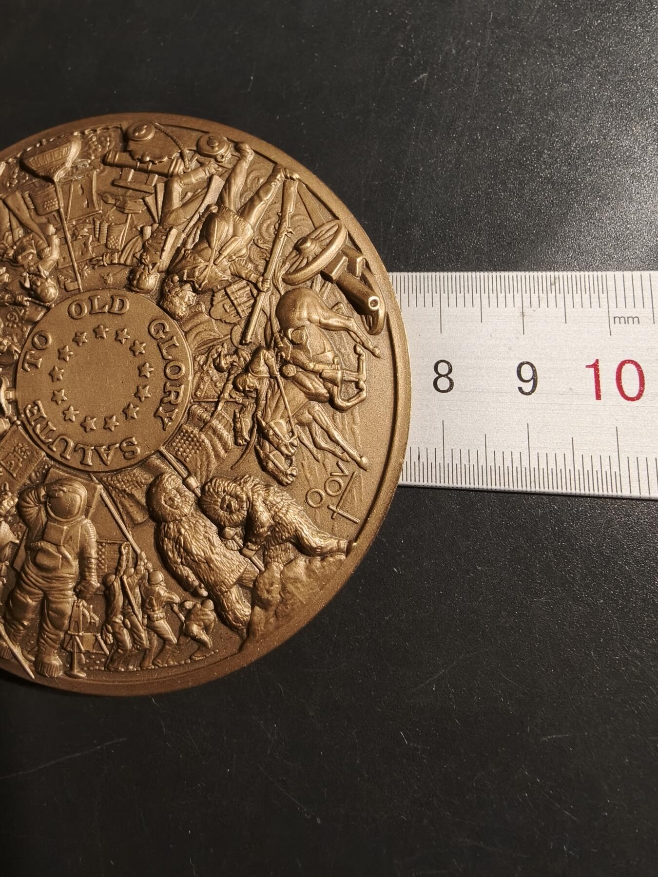 老王徽章第152期 美国“向老兵致敬”主题大铜章     直径75mm.   重量262.3g