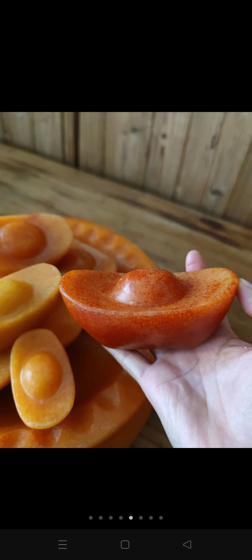 黄龙玉石聚宝盆，颜色鲜艳夺目，玉质细腻通透，居家必备品