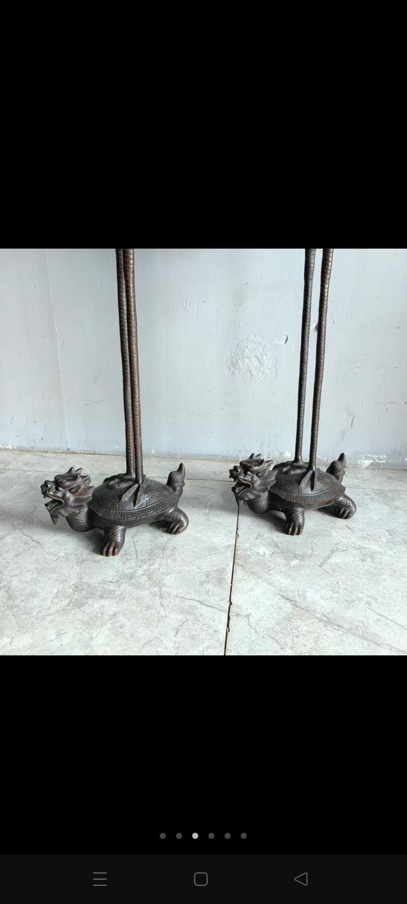 老紫铜龟背鹤～寓意是龟鹤延年，象征长寿、增福添寿，是送礼的上佳之选，尽显主人高雅品味！造型漂亮雕刻精美！布置空间收藏佳器！高154厘米