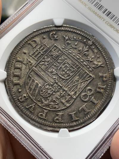 《竞宝斋》第423场 周日，周一，周二  3场连拍 （全场包邮） NGC MS63 西班牙塞哥维亚1636年菲利普四世8R大银币 原色包浆 此币铸打精细准确，出自声名显赫的塞哥维亚皇家造币厂 多个世纪积累下来的窑藏包浆饱满浓厚，泛映着闪烁底光 ，伴随西班牙帝国往昔的荣光记忆，续写着近四百年的传奇，本枚于22年底HA就曾以22800美金成交, 西属顶级藏家之选