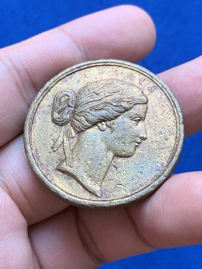 《竞宝斋》第423场 周日，周一，周二  3场连拍 （全场包邮） 美女与花卉纪念章，直径：37.7mm，重量：27.6克。细节见图