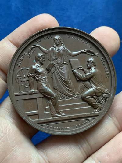 《竞宝斋》第423场 周日，周一，周二  3场连拍 （全场包邮） 英国1865年南伦敦工业工人阶级博览会大铜章 72.9克 50.6mm