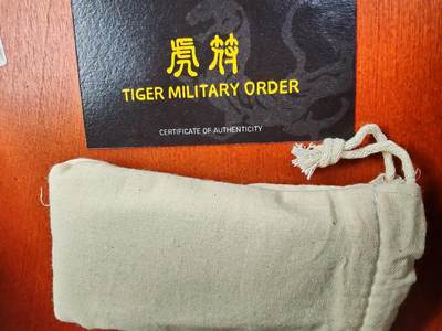 长老汇蛇年精选第五十四场拍卖 2022所罗门群岛虎符5元镀金虎形银币2枚套，盒证全，实木盒+布袋，99套，2盎司999银2枚，一共4盎司银币