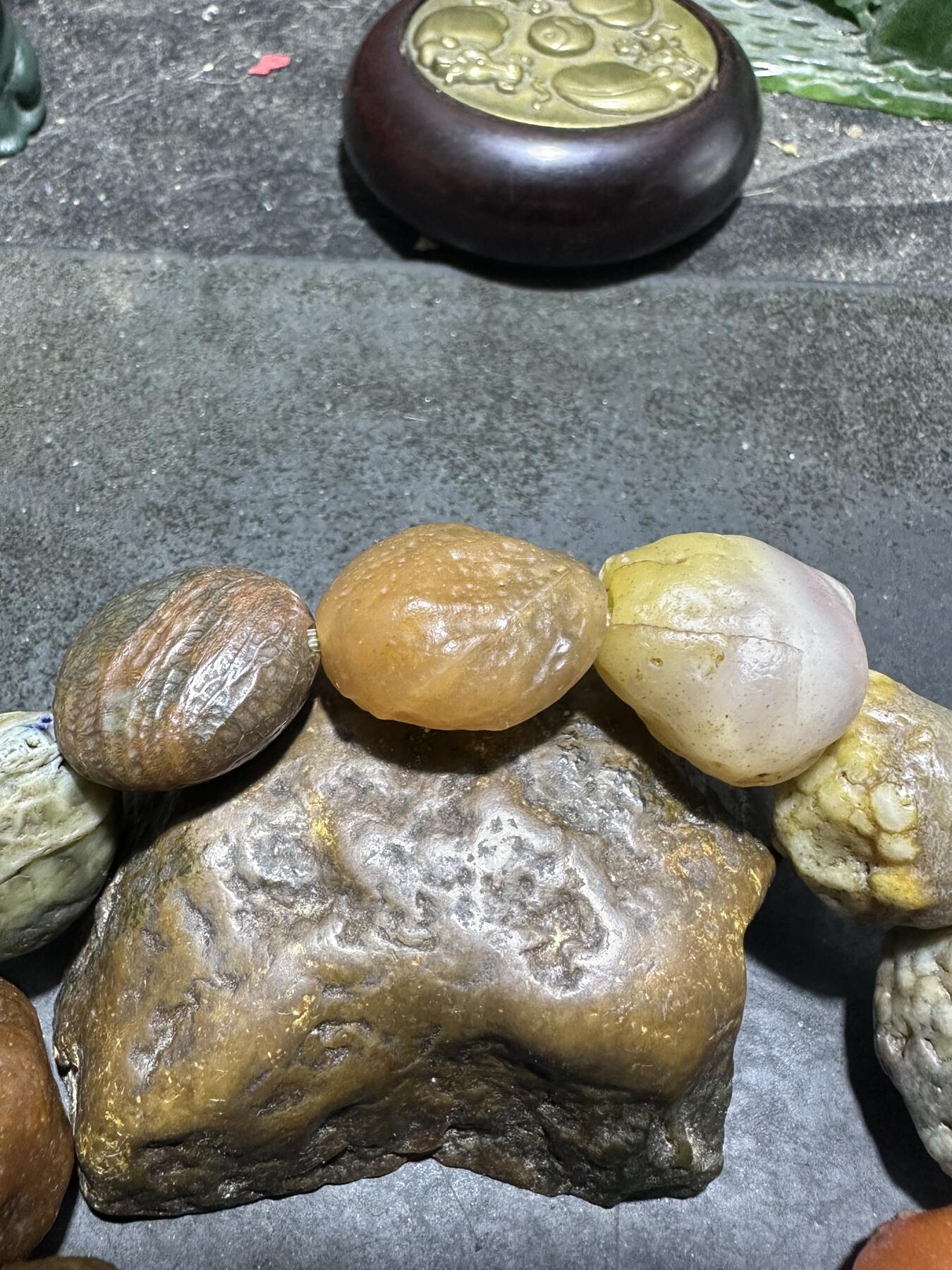 精美多宝阿拉善玛瑙大颗粒原石手串一条，