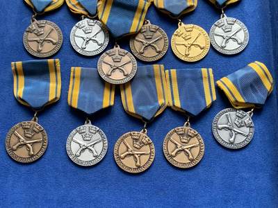 《竞宝斋》第423场 周日，周一，周二  3场连拍 （全场包邮） 瑞典射击节奖章，全部16枚，单个直径31mm，总重约272.5克。