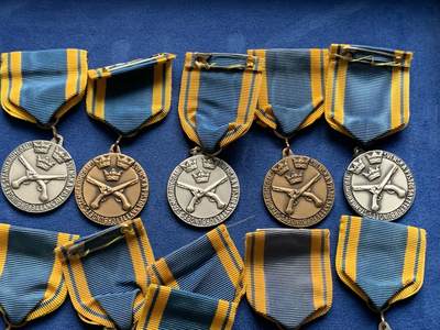《竞宝斋》第423场 周日，周一，周二  3场连拍 （全场包邮） 瑞典射击节奖章，全部16枚，单个直径31mm，总重约272.5克。