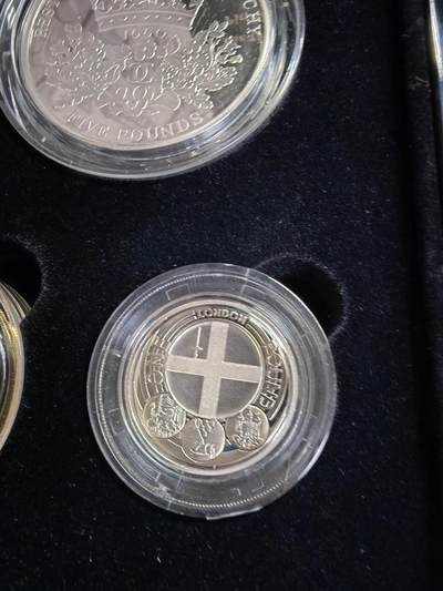 长老汇蛇年精选第五十四场拍卖 2010英国年度5枚精制加厚银币套币，盒证全，钢琴烤漆，2500套，当年出厂价299英镑，2024年同等套币已上涨到669英镑