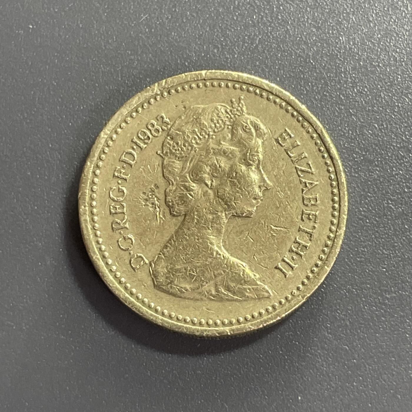 回流钱币1001-1 英国1983年英国1英镑铜币 狮马盾徽