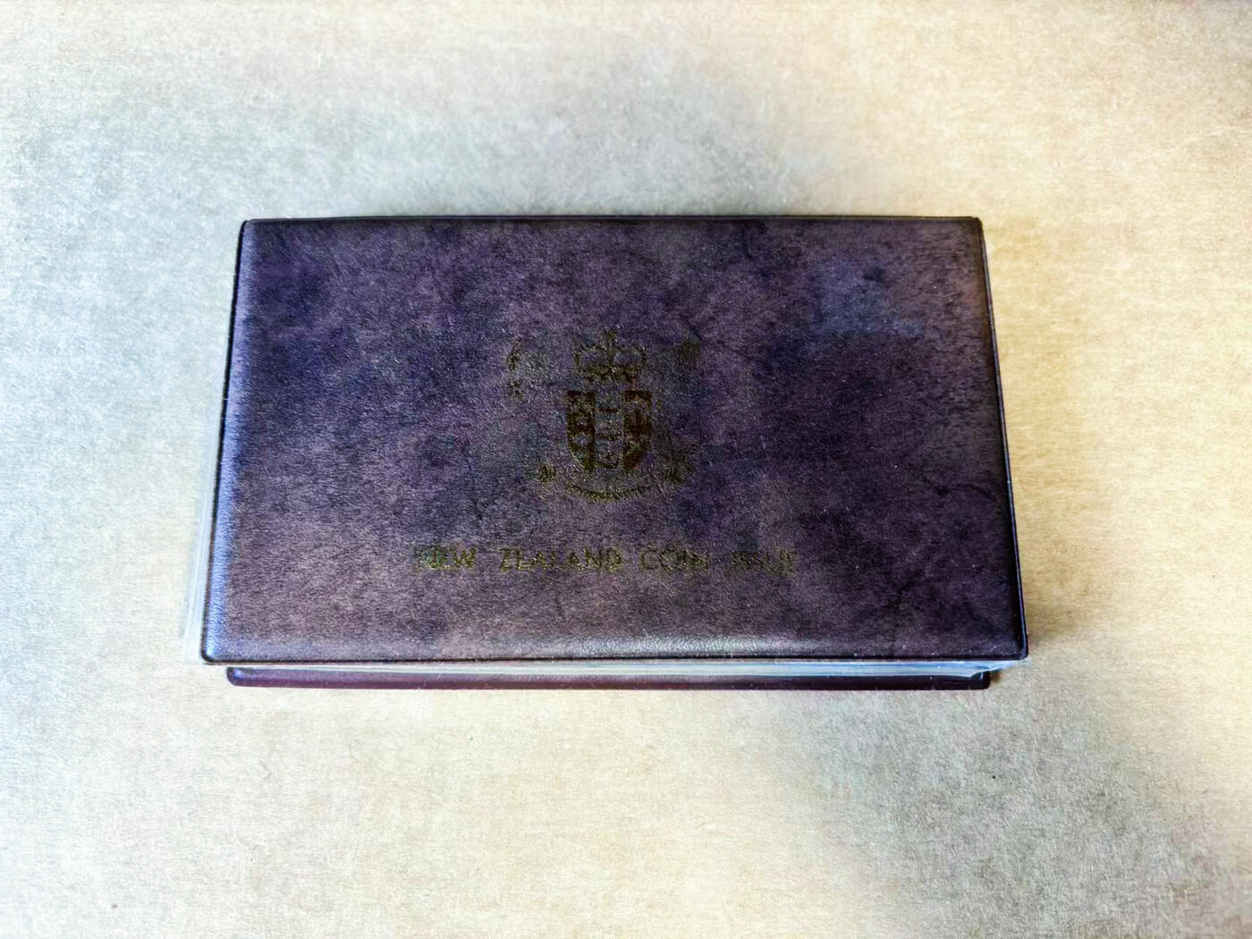 【Blue Auction】世界纸币精拍第732期——祝各位藏友国庆中秋假期快乐！  【带盒】新西兰 1981年 女王头像 精制币一盒 全新品相 