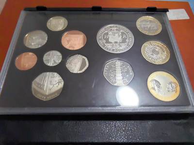 长老汇马年精选第十二场拍卖 - 2009英国精制币12枚，盒证全，含大热门邱园50便士，普制币套装市场价大约2900元，这套是精制币
