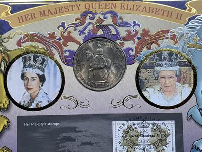 《竞宝斋》第423场 周日，周一，周二  3场连拍 （全场包邮） 英国2000年伊丽莎白二世女王加冕至今纪念。嵌入英系克朗币代表作之一，1953年伊二女王登基纪念5先令克朗型币。极奢华超大幅设计，简直是对这枚代表克朗的最佳封装方式，超越任何评级封装。英系克朗币玩家不可错过的一封。