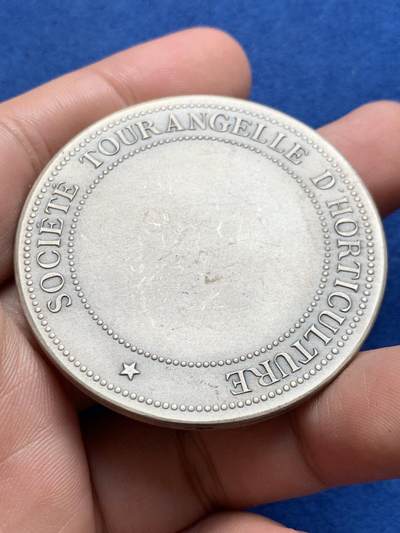 《竞宝斋》第423场 周日，周一，周二  3场连拍 （全场包邮） 法国三天使园艺银章 丰饶角2银标 带盒 60.6克 50.2mm