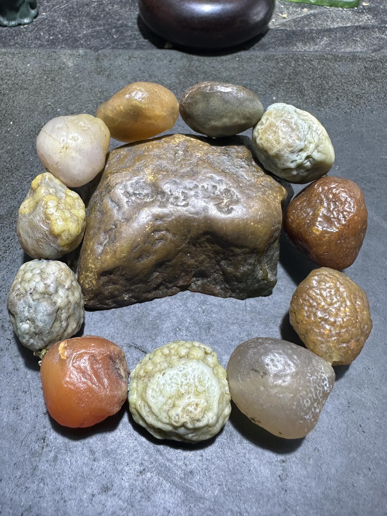 精美多宝阿拉善玛瑙大颗粒原石手串一条，