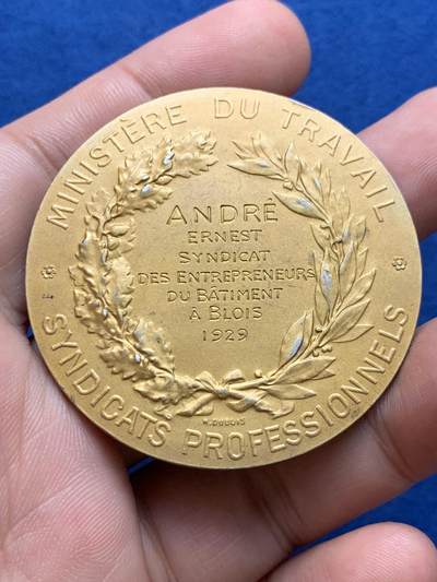 《竞宝斋》第423场 周日，周一，周二  3场连拍 （全场包邮） 法国1929年工业女神工业部镀金大银章，丰饶角2AR边铭，49.7mm，59.5克